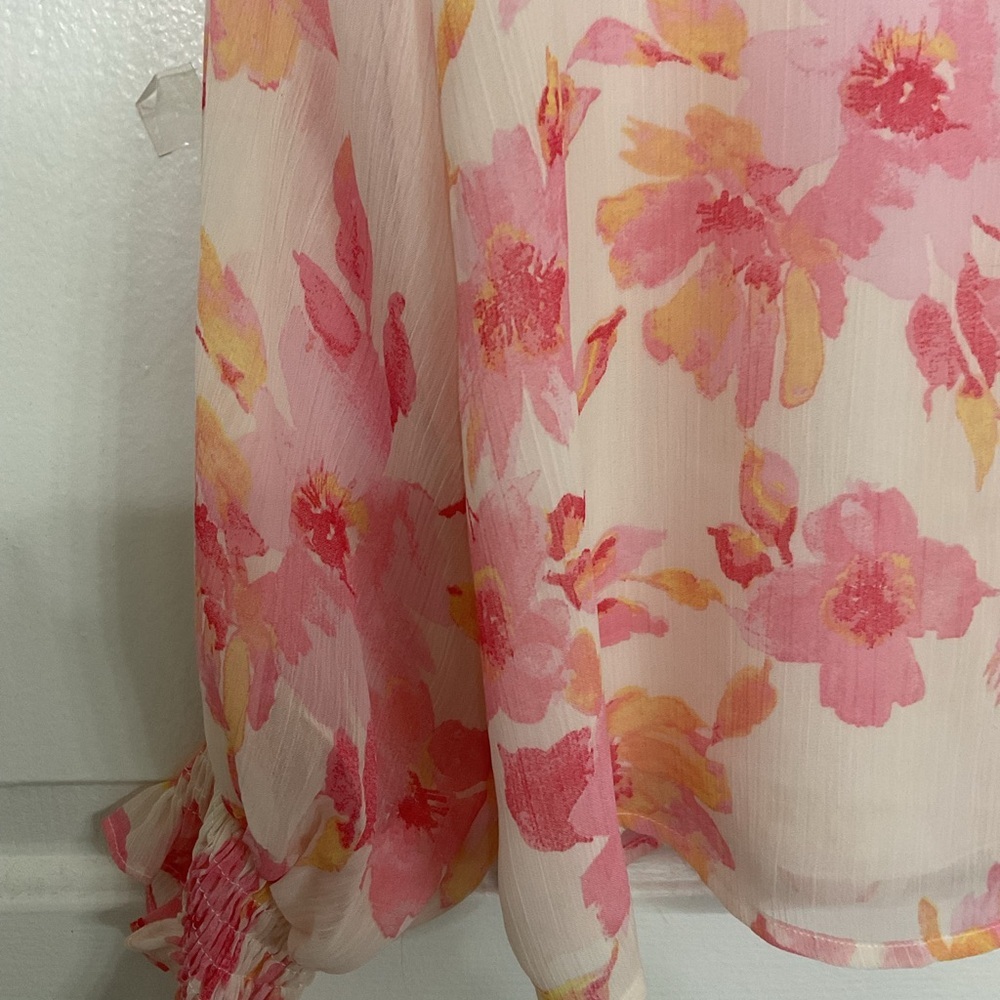 FATE.  Floral Tie-Neck Blouse - Pink Floral. SIZE S - Picture 5 of 9